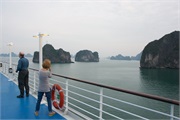 12-HaLongSailIn