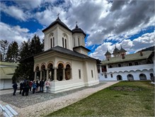 075-17-Sinaia-Monastery