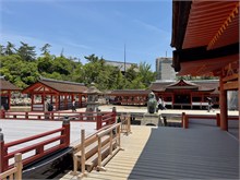 011-Itsukushima-Shrine